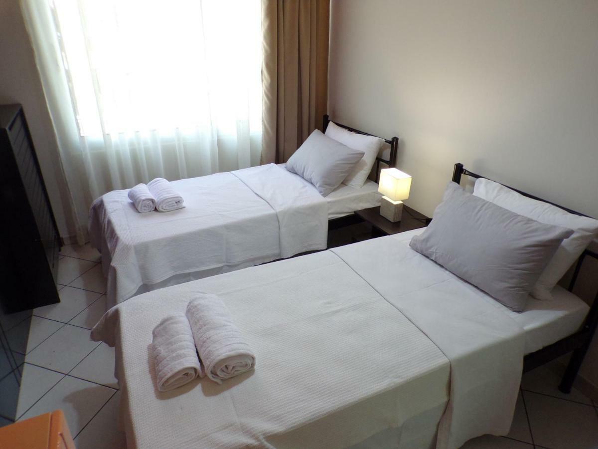 Christine'S Downtown Suites 卡瓦拉 外观 照片