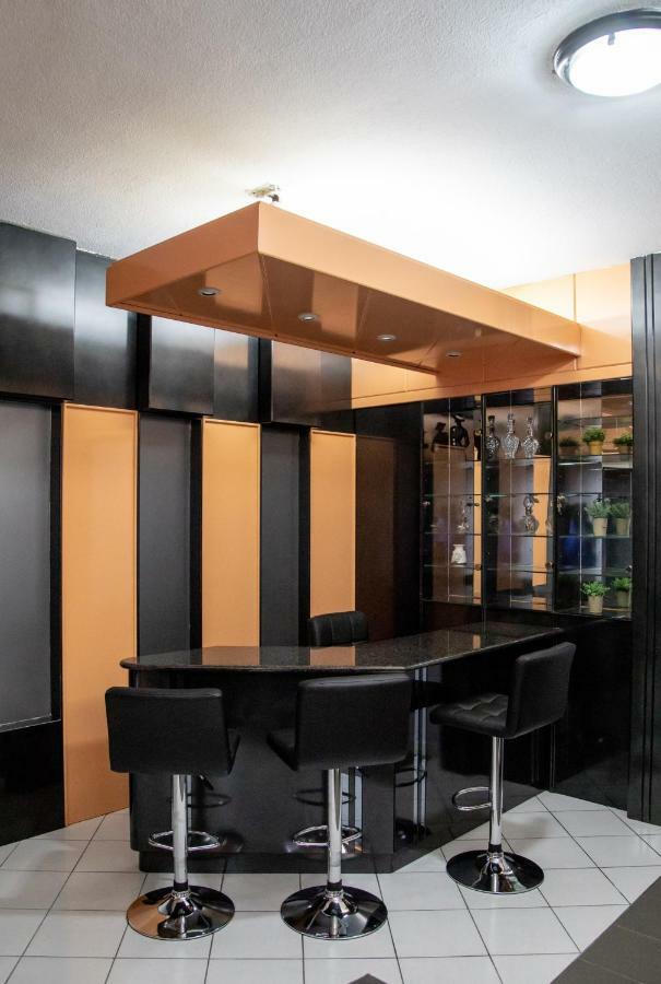 Christine'S Downtown Suites 卡瓦拉 外观 照片