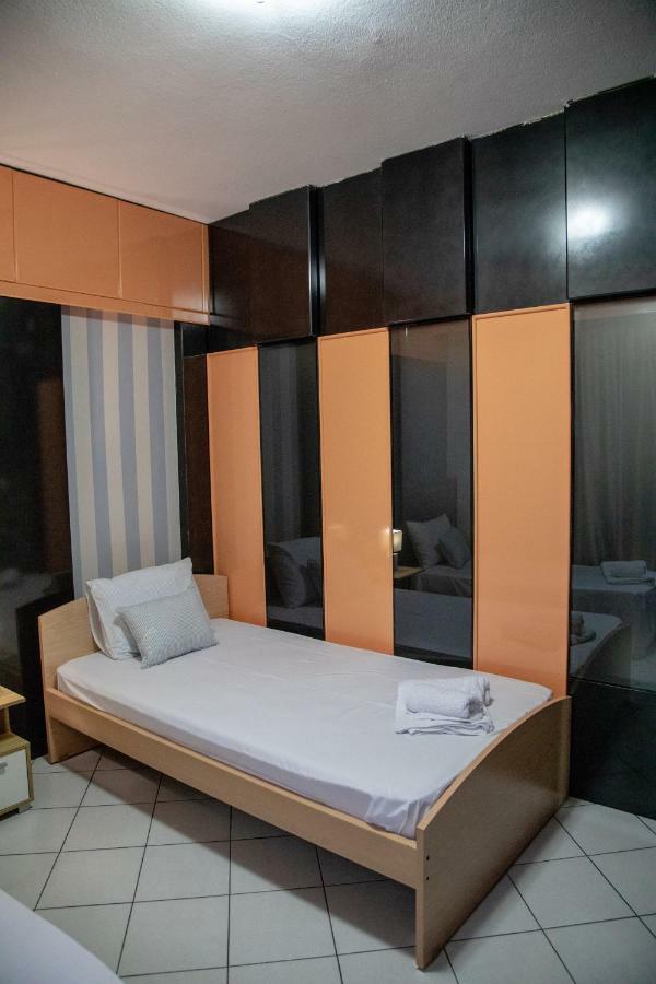 Christine'S Downtown Suites 卡瓦拉 外观 照片