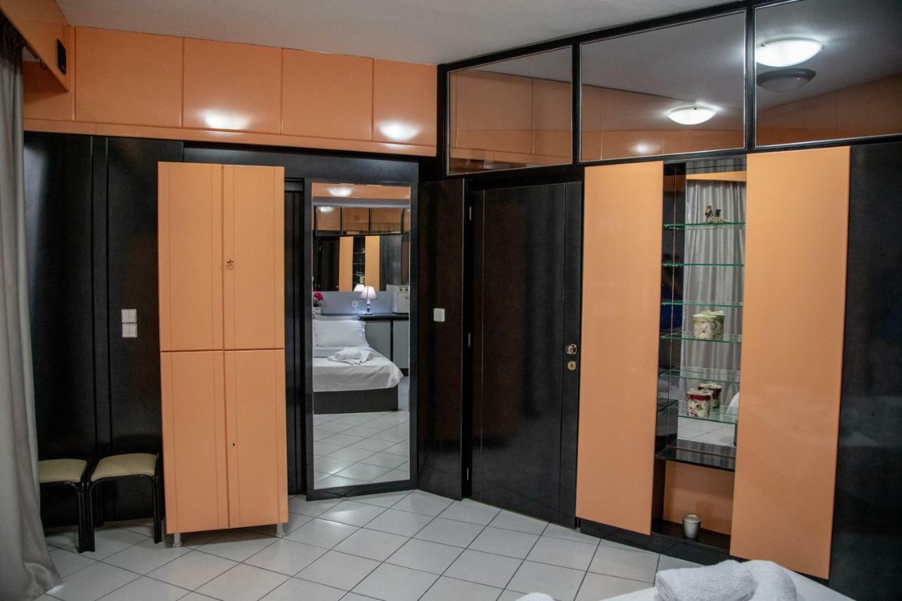 Christine'S Downtown Suites 卡瓦拉 外观 照片