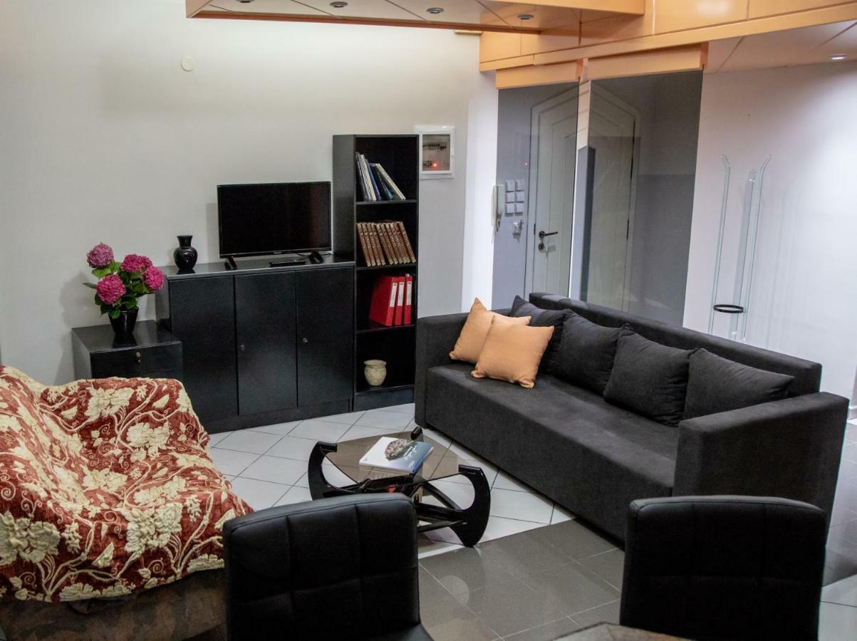 Christine'S Downtown Suites 卡瓦拉 外观 照片