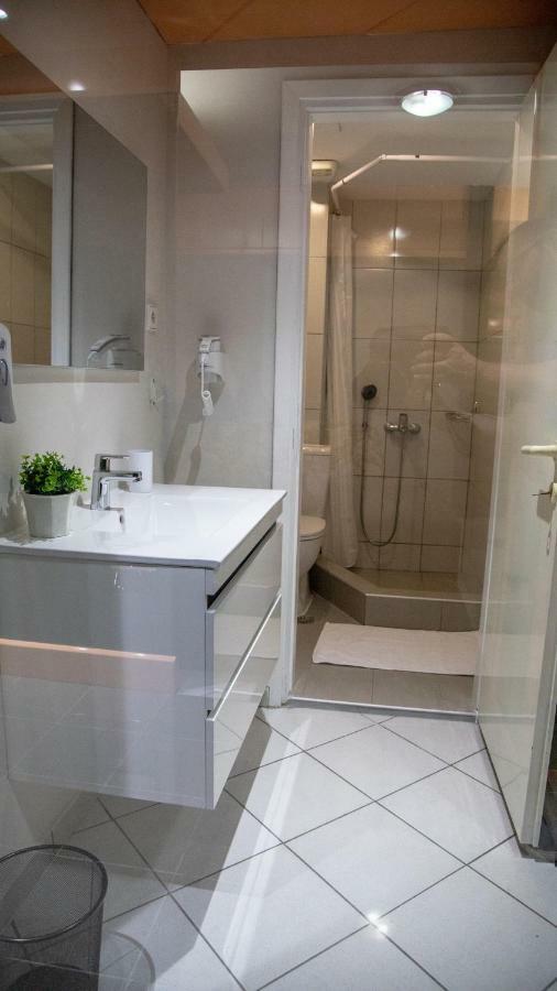 Christine'S Downtown Suites 卡瓦拉 外观 照片